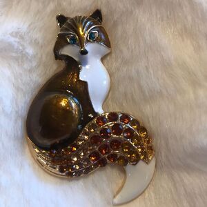 NWT Fox brooch pin in goldtone metal with enamel and crystals jewelry Fox trendy